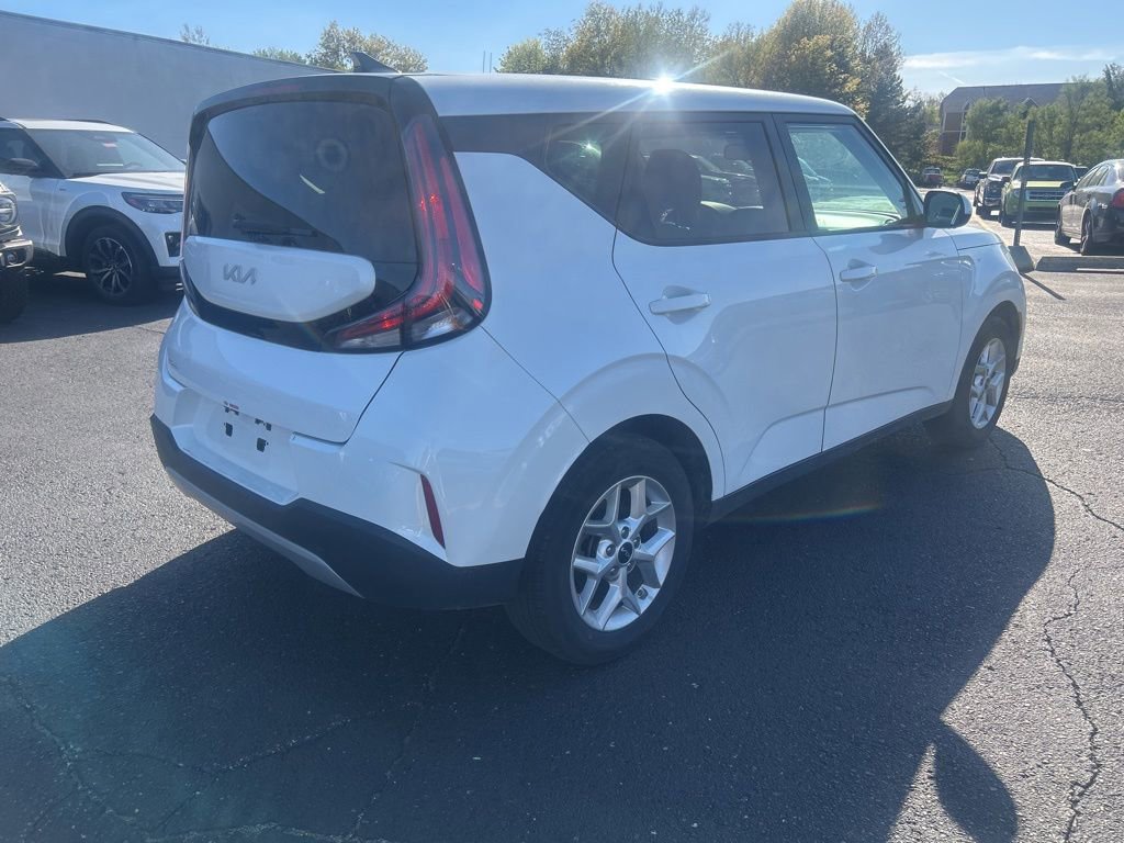 Used 2025 Kia Soul LX w/ LX Technology Package FWD image 5