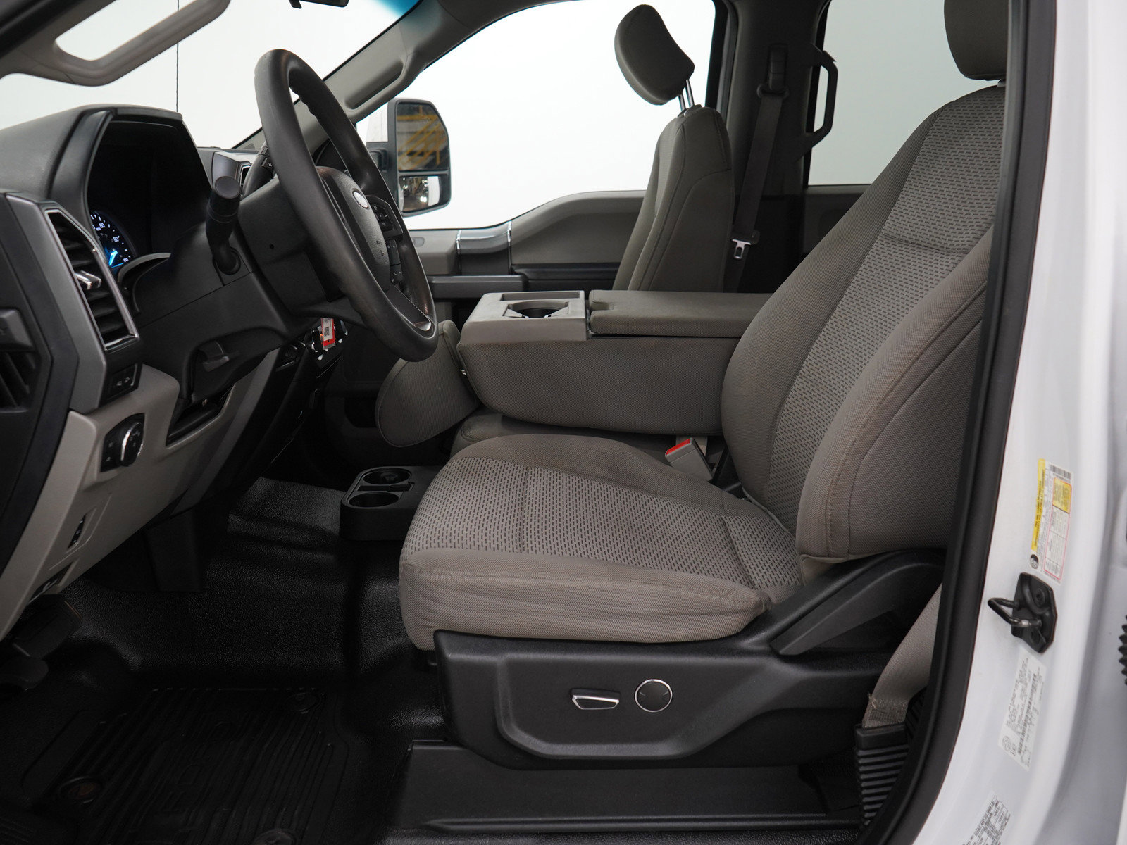 Used 2019 Ford F250 XLT w/ XLT Premium Package image 24