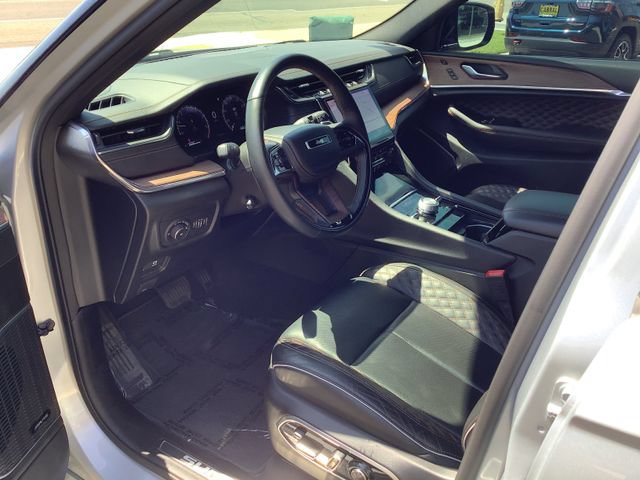 Used 2024 Jeep Grand Cherokee Summit AWD/4WD image 7