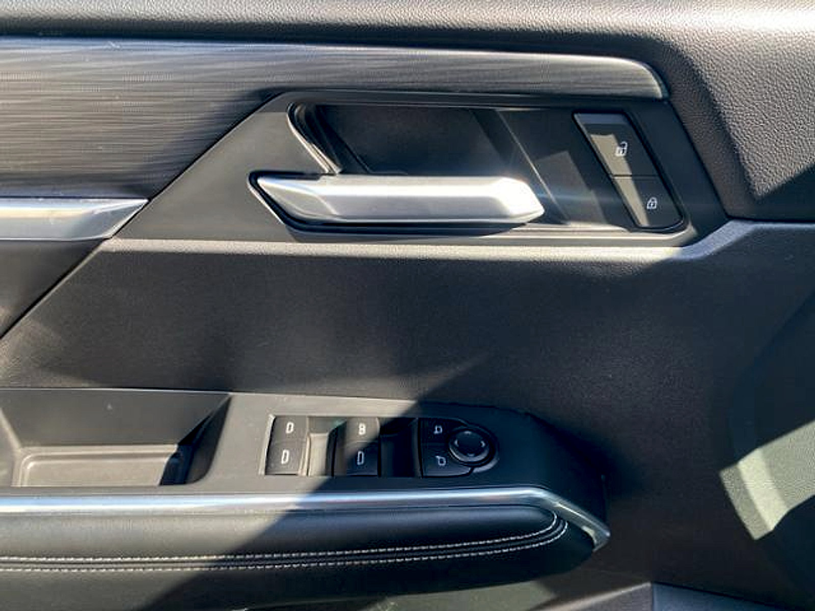 Used 2025 GMC Acadia Elevation AWD/4WD image 25