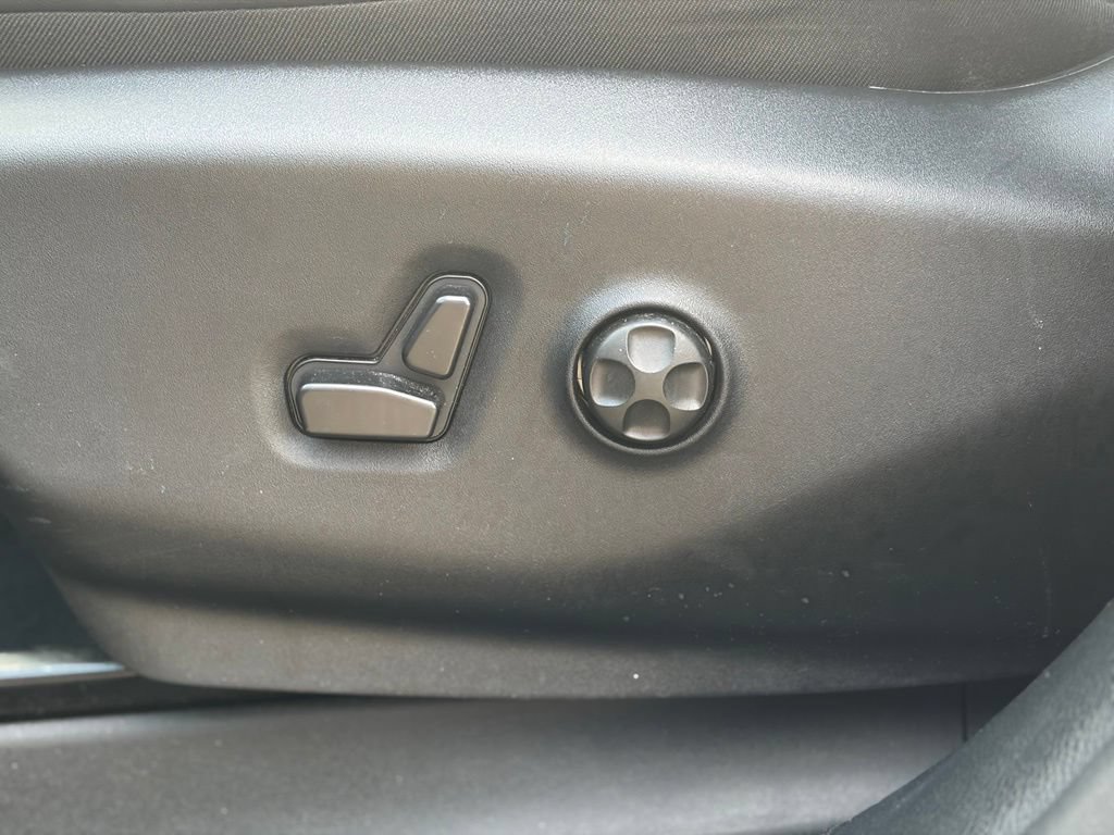 Certified 2025 Chrysler Pacifica Limited FWD image 24