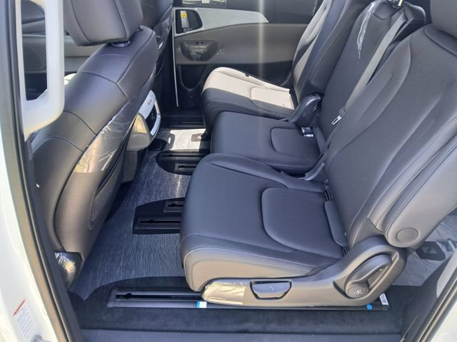 New 2026 Kia Carnival EX FWD image 42