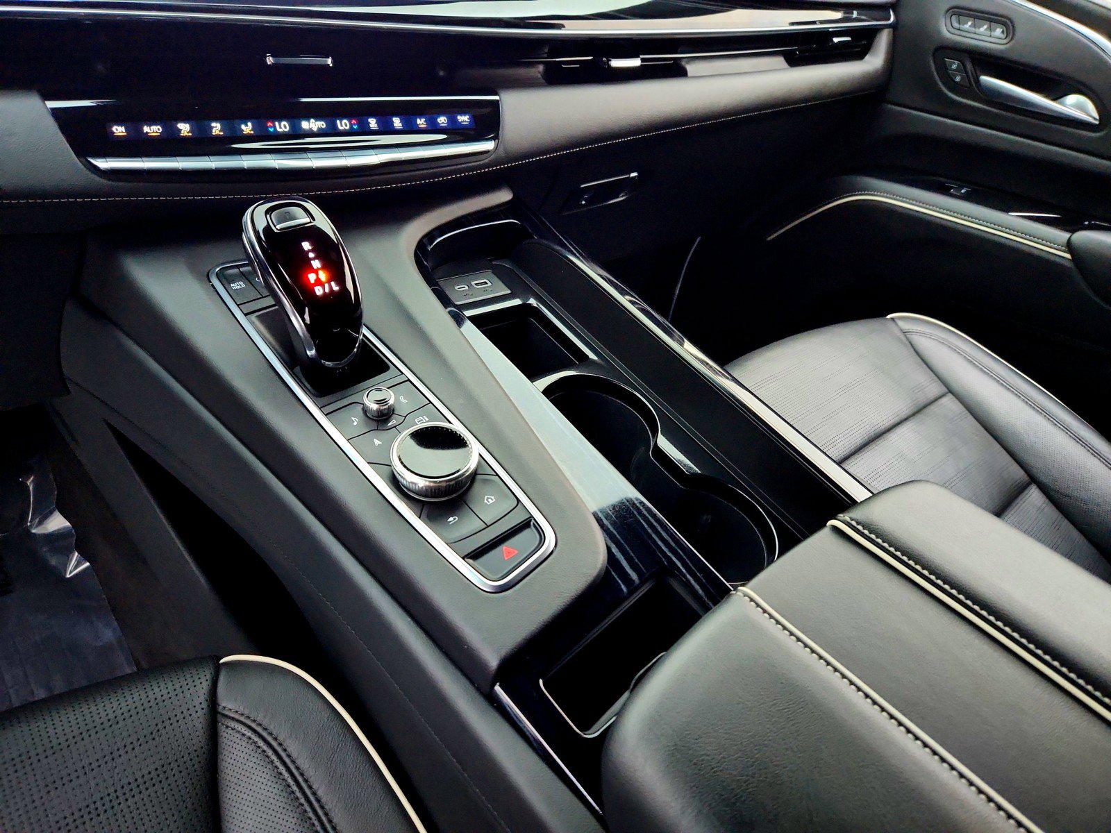 Used 2023 Cadillac Escalade Sport w/ LPO, ONYX Package image 17