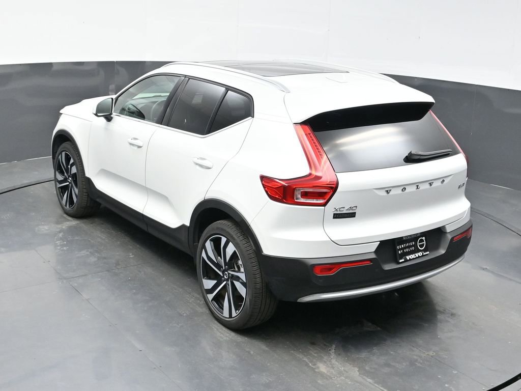 Used 2025 Volvo XC40 B5 Plus image 30