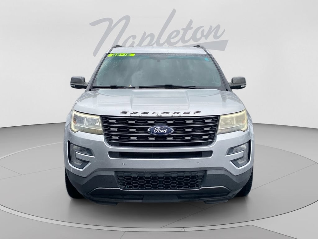 Used 2017 Ford Explorer XLT w/ Equipment Group 202A FWD image 9