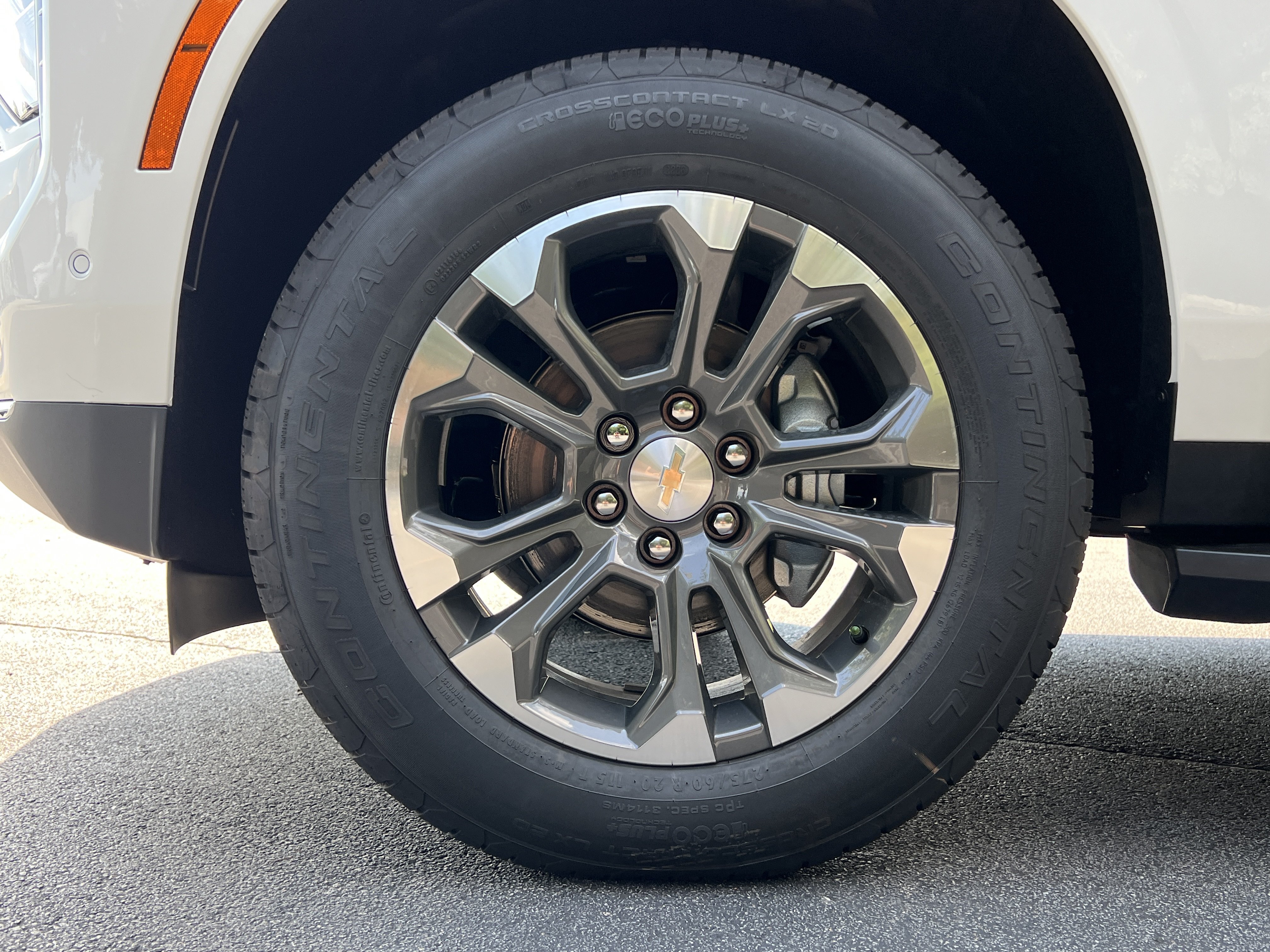 New 2026 Chevrolet Suburban LS w/ LPO, Get Active Package AWD/4WD image 39