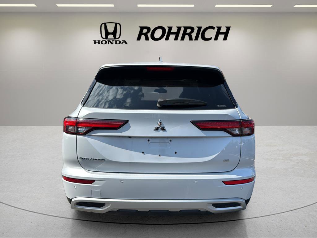 Used 2023 Mitsubishi Outlander SE Black Edition image 7