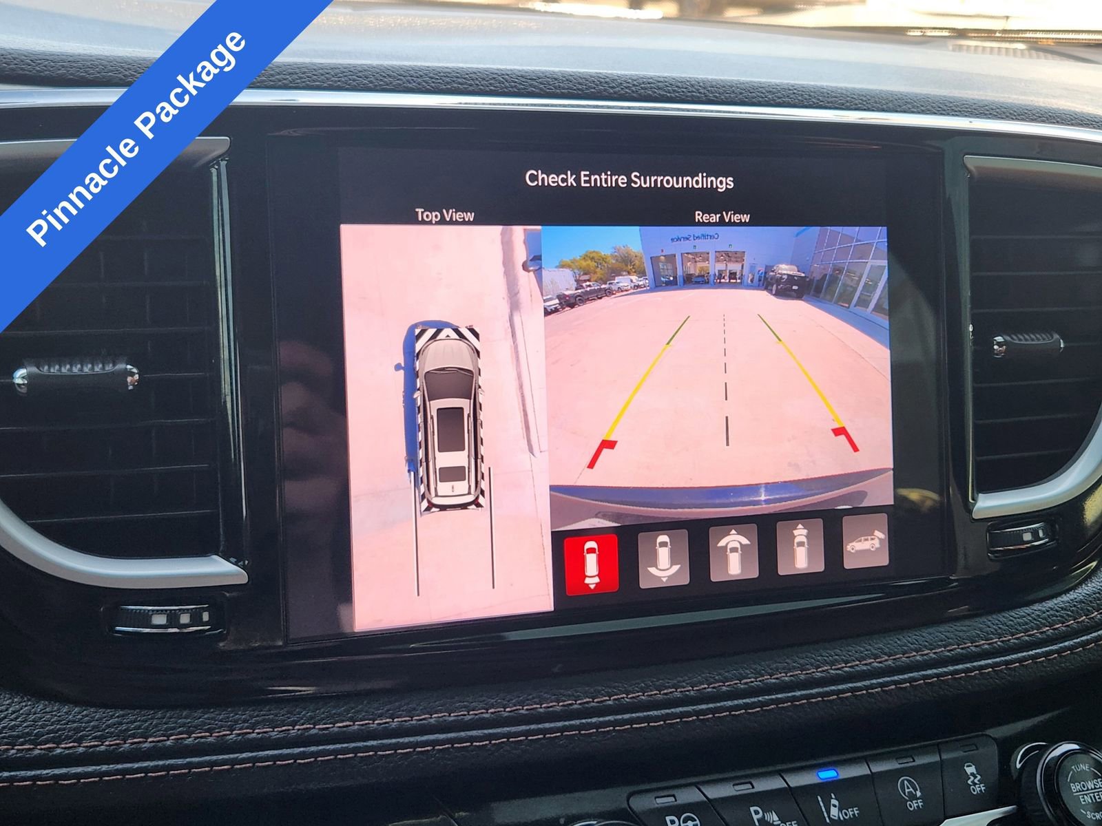 Used 2025 Chrysler Pacifica Pinnacle image 18