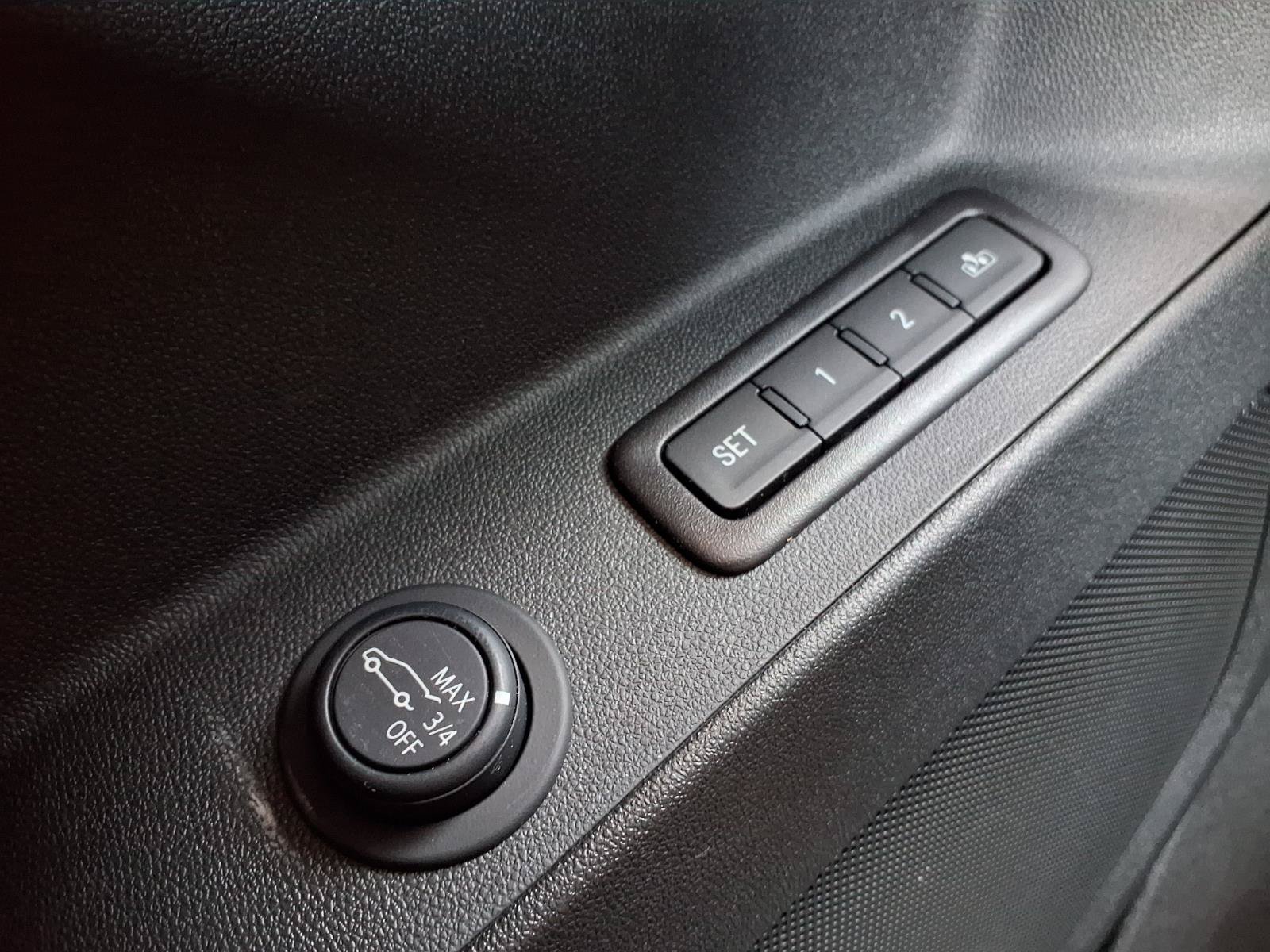 Used 2022 Chevrolet Equinox Premier FWD image 17