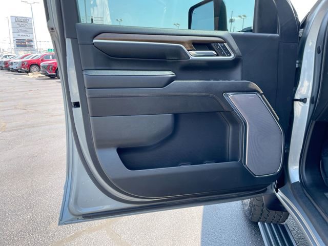 Used 2024 Chevrolet Silverado 2500 High Country w/ Technology Package AWD/4WD image 10