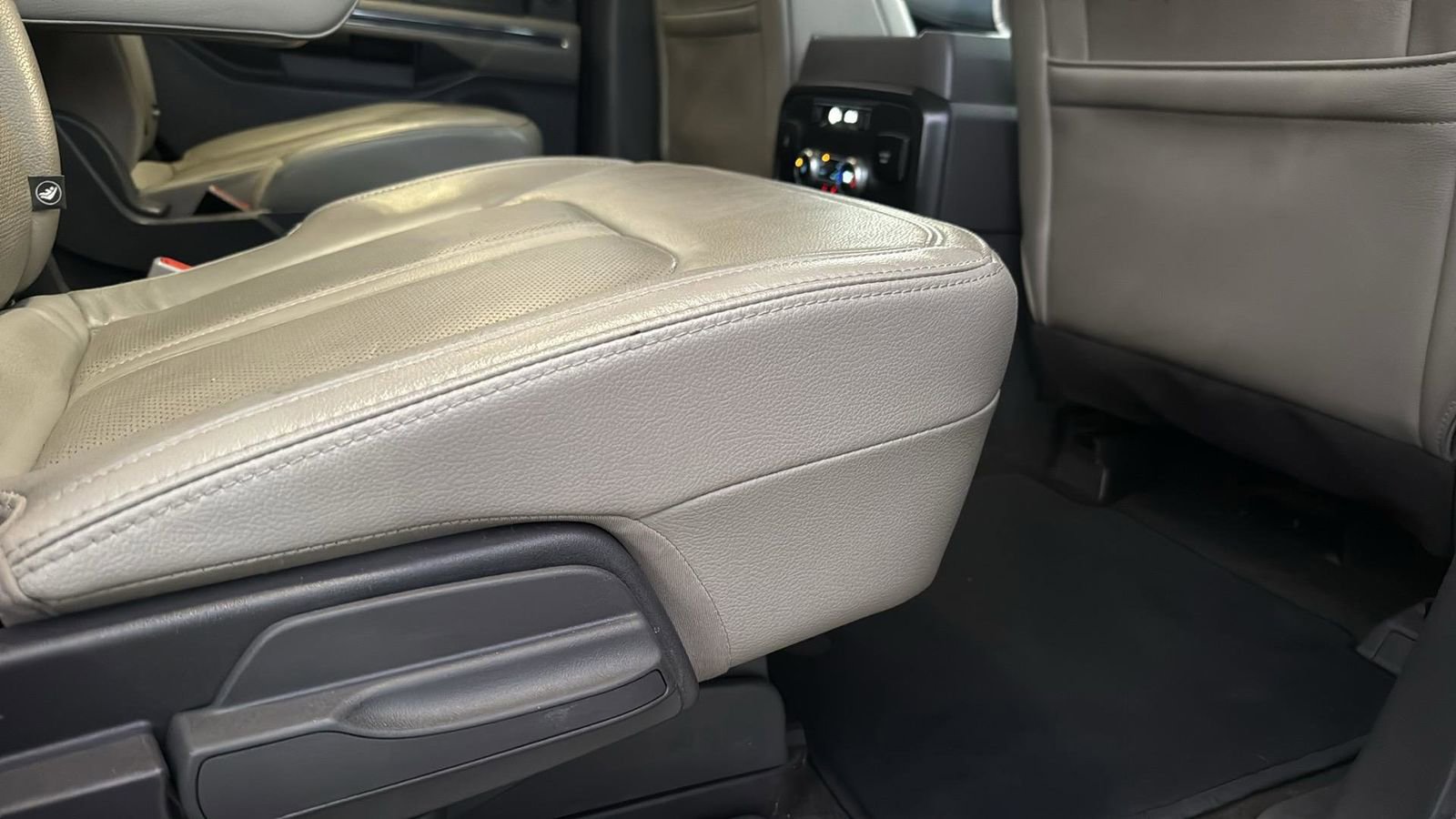 Certified 2020 Ford Expedition Limited w/ Equipment Group 301A image 27