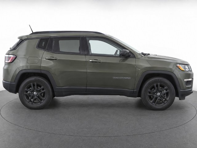 Used 2018 Jeep Compass Sport w/ Tech Group FWD image 8