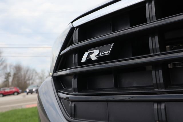 Used 2020 Volkswagen Jetta R-Line w/ R-Line Cold Weather Package image 2