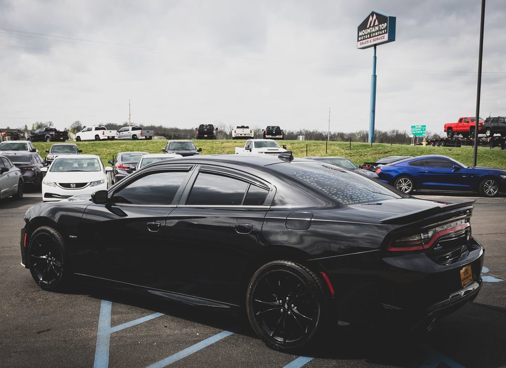 Used 2018 Dodge Charger R/T w/ Plus Group RWD image 28
