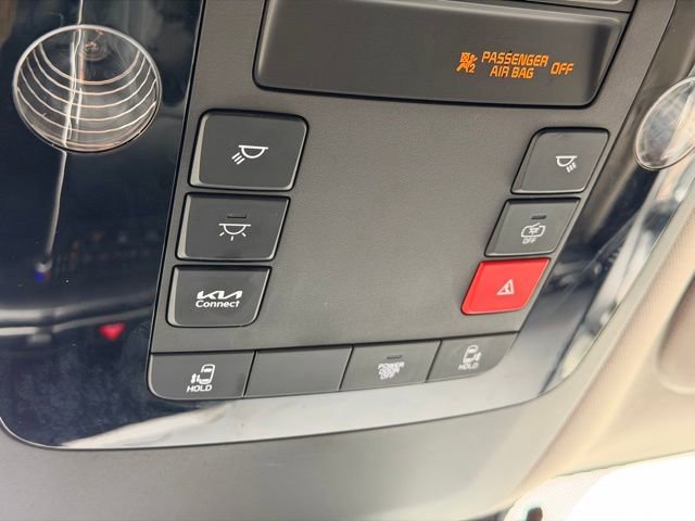 Used 2025 Kia Carnival image 18