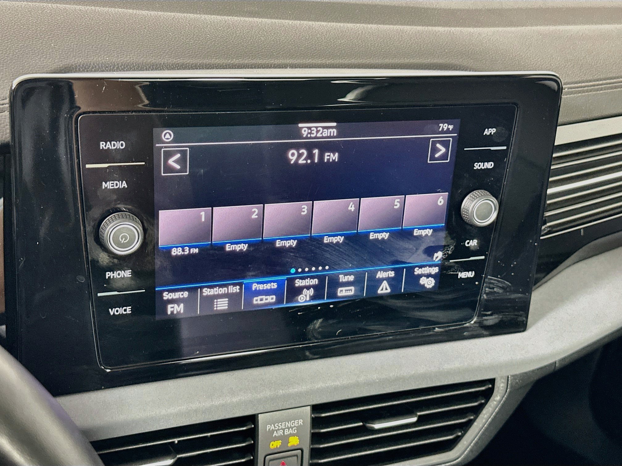 Used 2025 Volkswagen Jetta SE FWD image 19