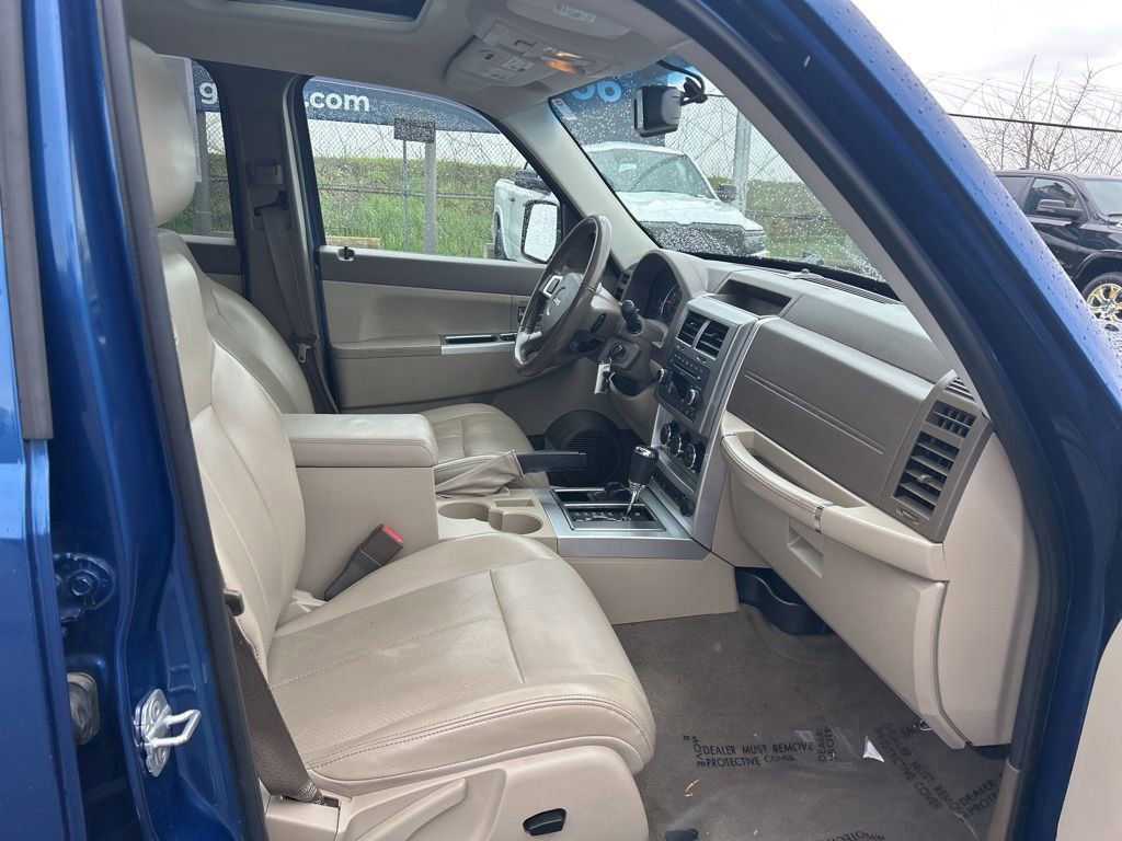 Used 2010 Jeep Liberty Limited w/ Comfort/Convenience Group AWD/4WD image 17