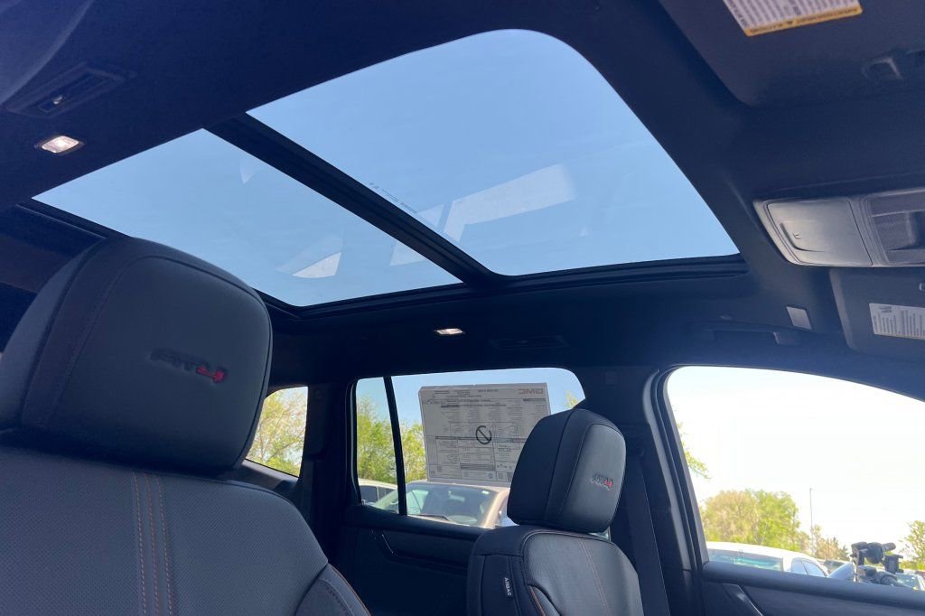 New 2026 GMC Acadia AT4 w/ Luxury Package AWD/4WD image 15