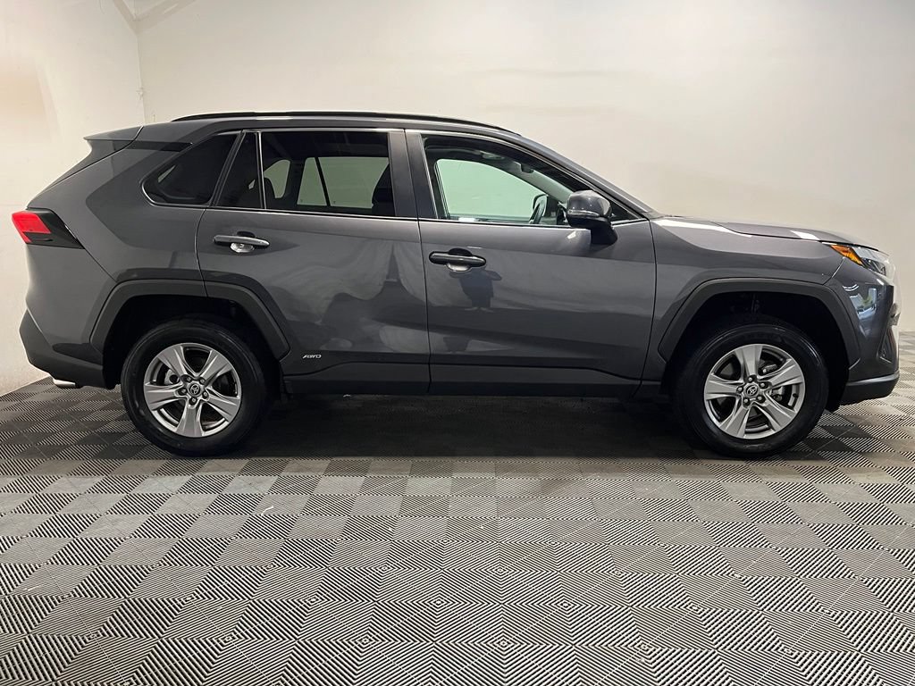 Used 2025 Toyota RAV4 XLE w/ Convenience Package AWD/4WD image 4