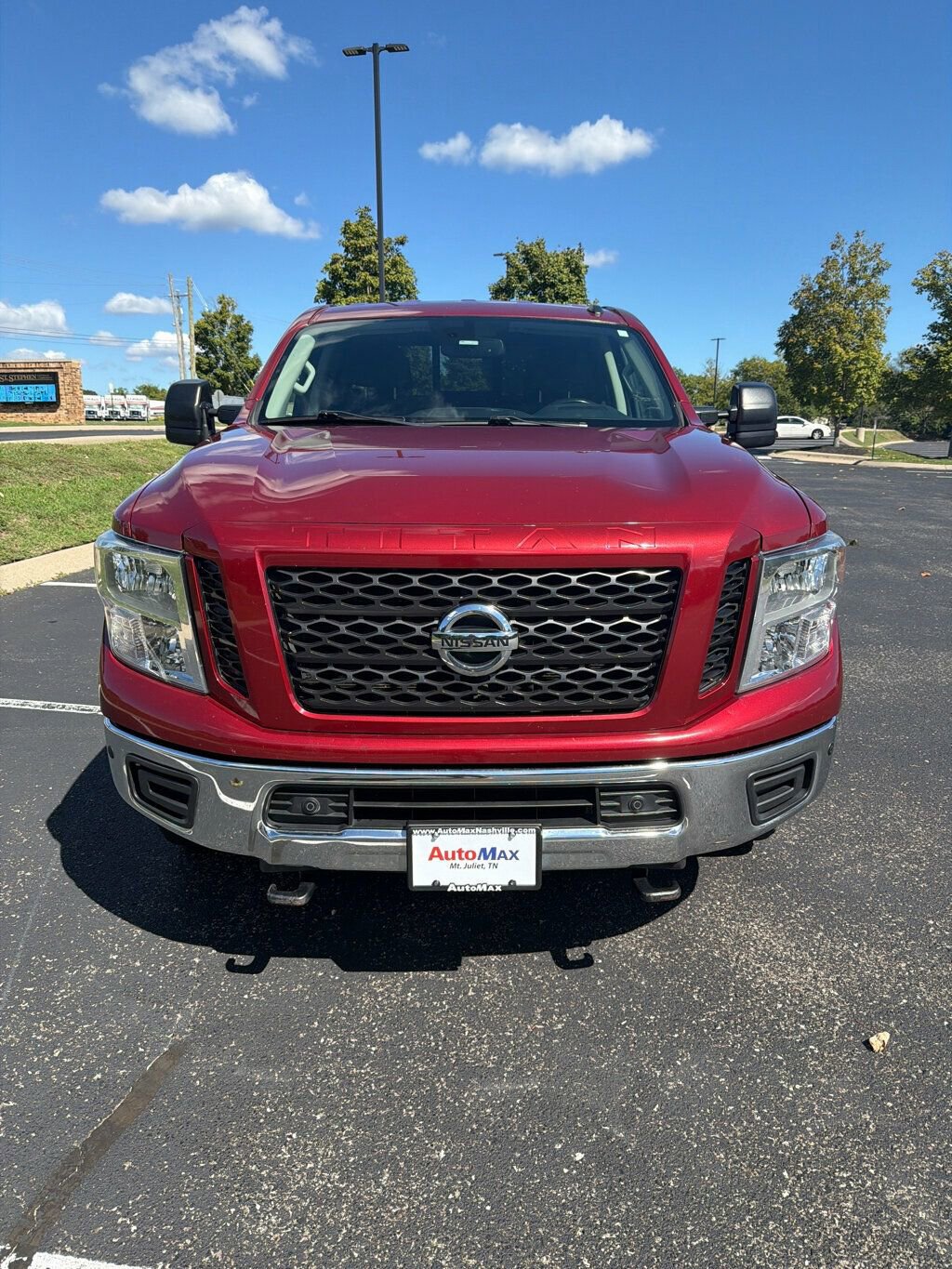 Used 2019 Nissan Titan SV w/ SV Convenience Package image 2