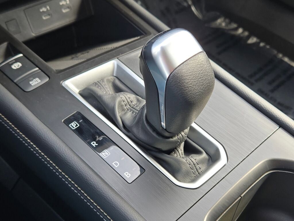 Used 2025 Nissan Kicks SV AWD/4WD image 21