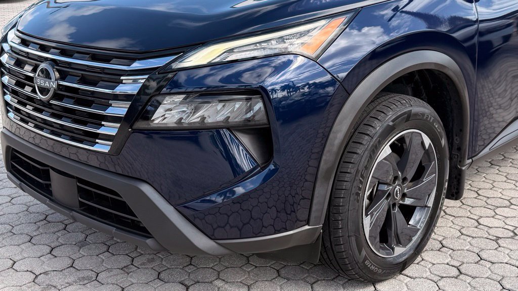 Used 2024 Nissan Rogue SV w/ SV Premium Package FWD image 17