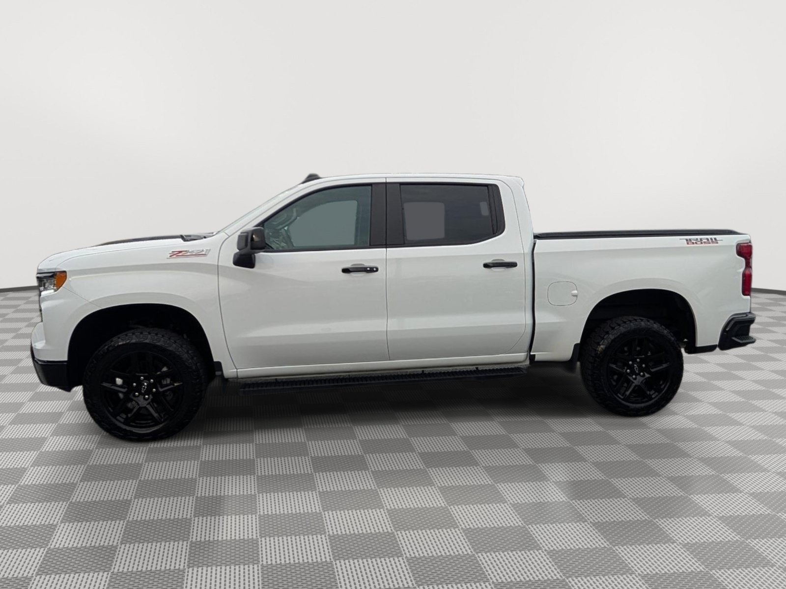 Used 2023 Chevrolet Silverado 1500 LT Trail Boss AWD/4WD image 2