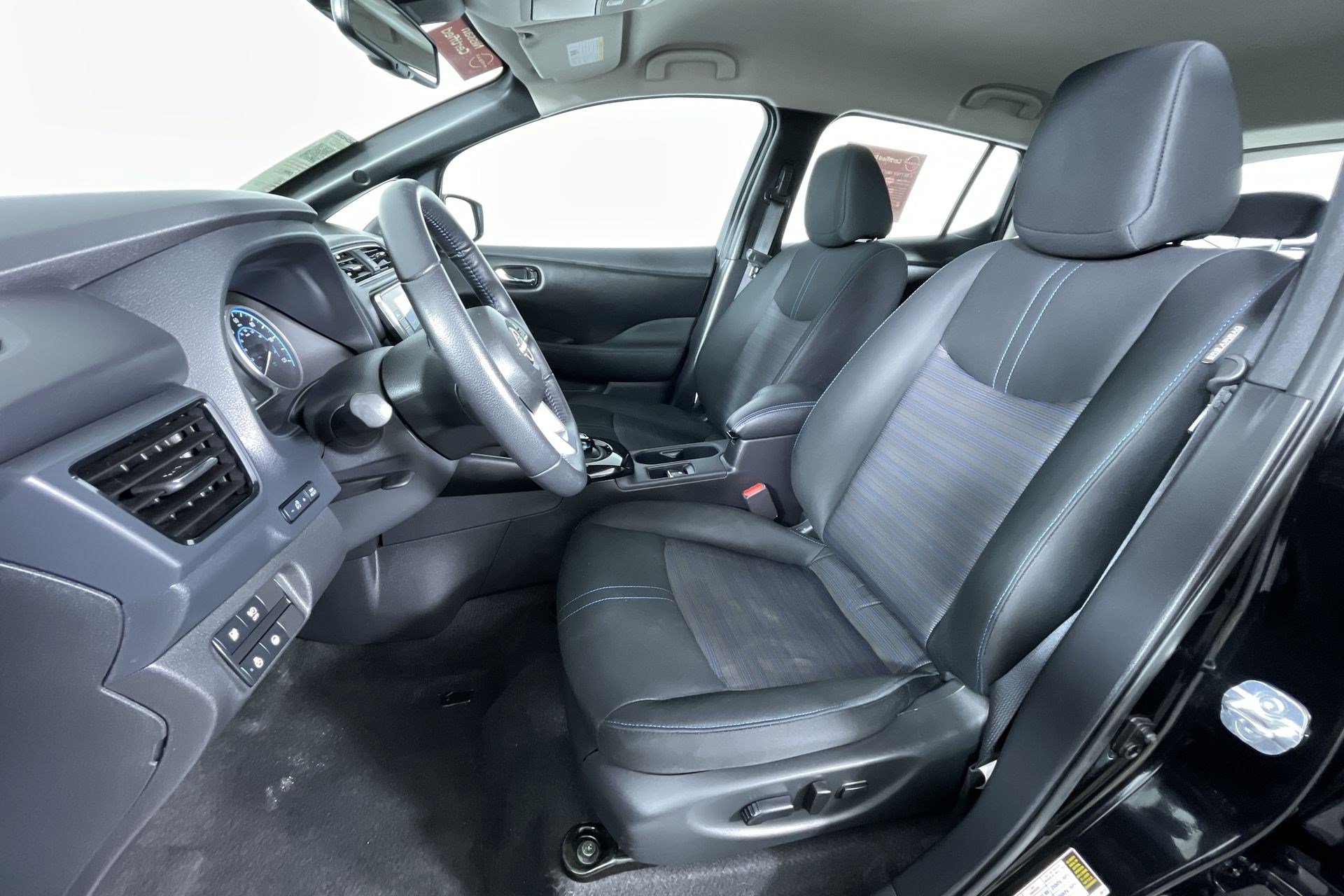Certified 2025 Nissan Leaf SV Plus FWD image 15