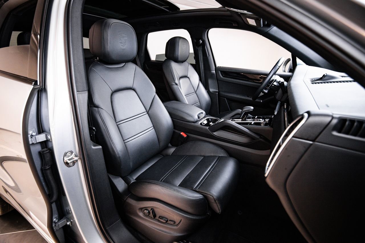 Certified 2023 Porsche Cayenne AWD/4WD image 29