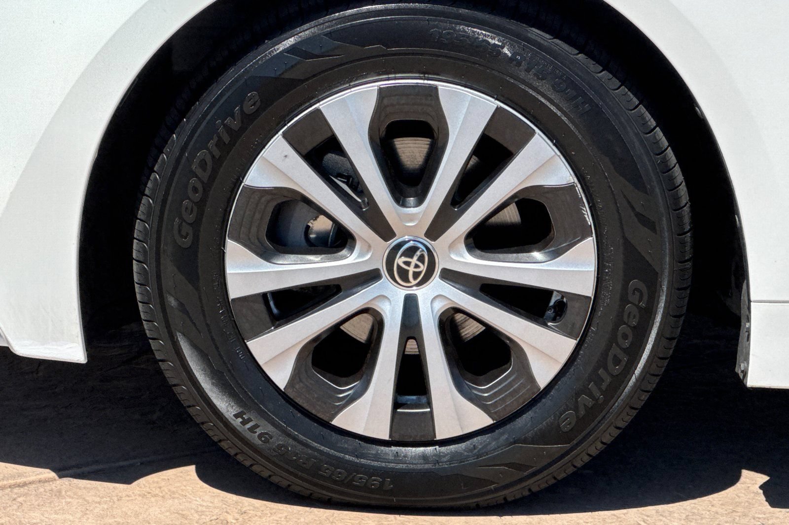 Certified 2022 Toyota Corolla LE FWD image 33