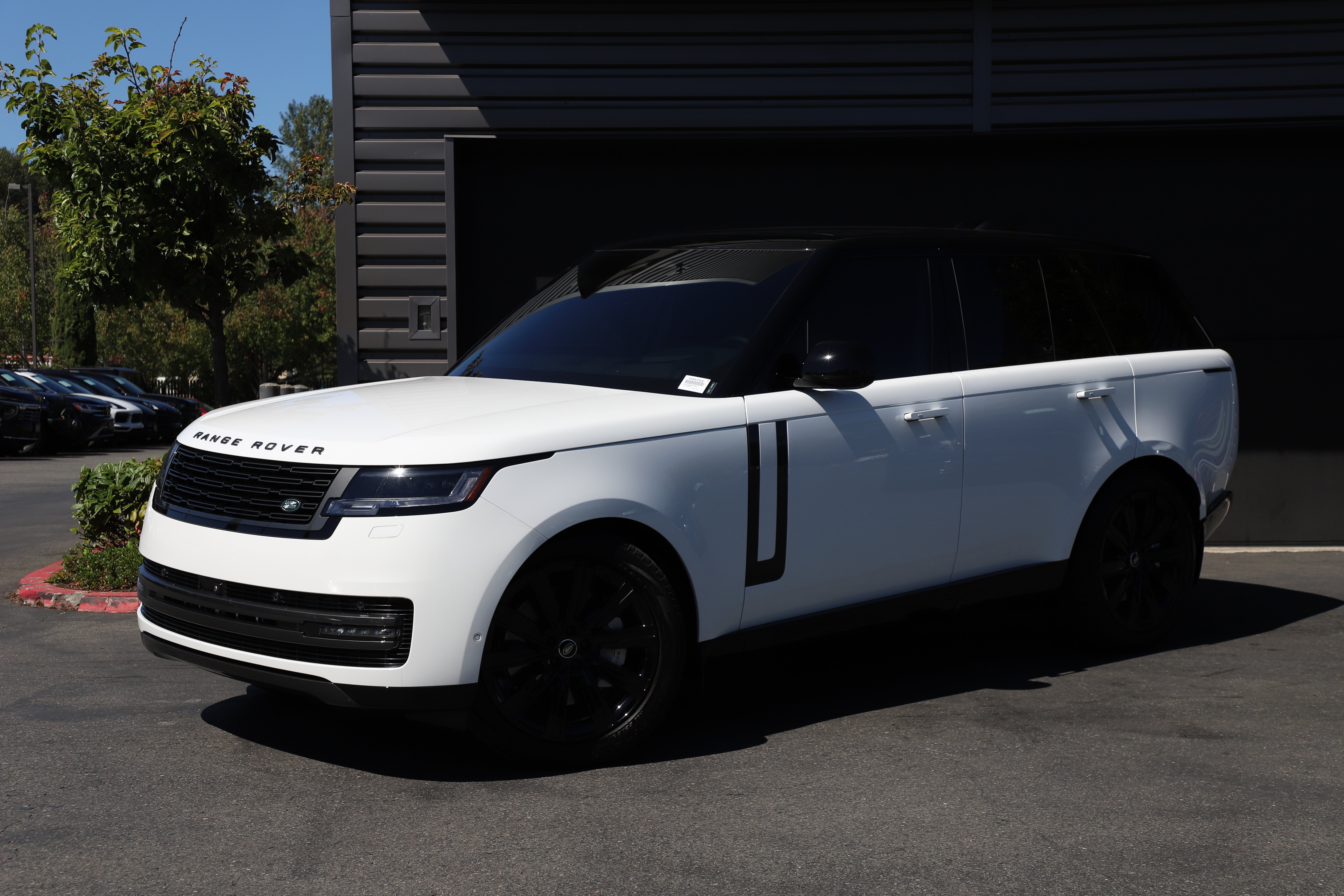 Certified 2025 Land Rover Range Rover SE AWD/4WD video 1
