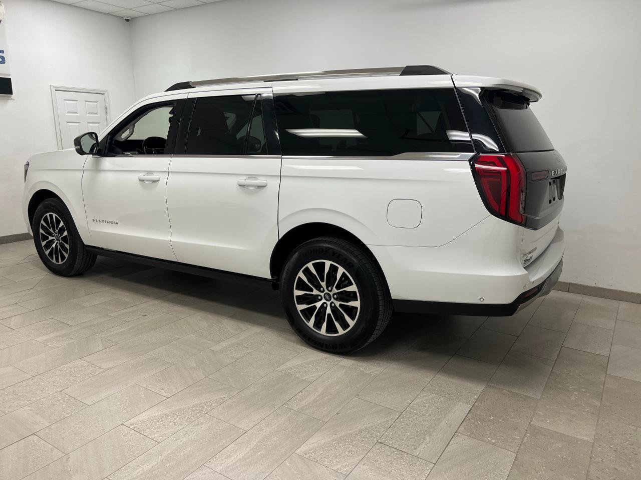 Used 2025 Ford Expedition Max Platinum AWD/4WD image 10