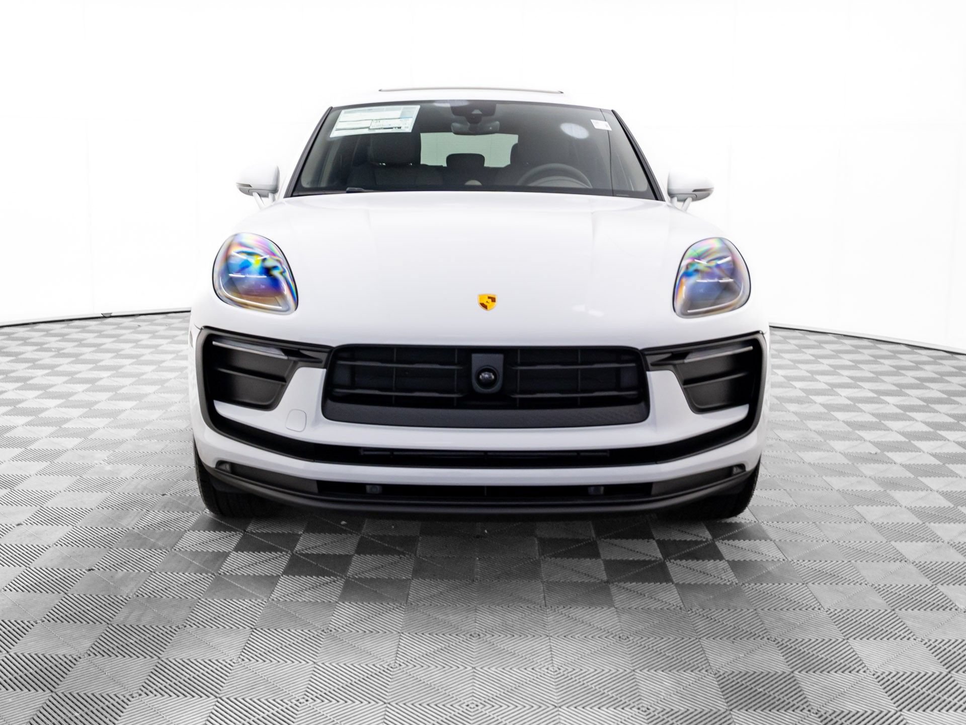 Certified 2026 Porsche Macan AWD/4WD image 9