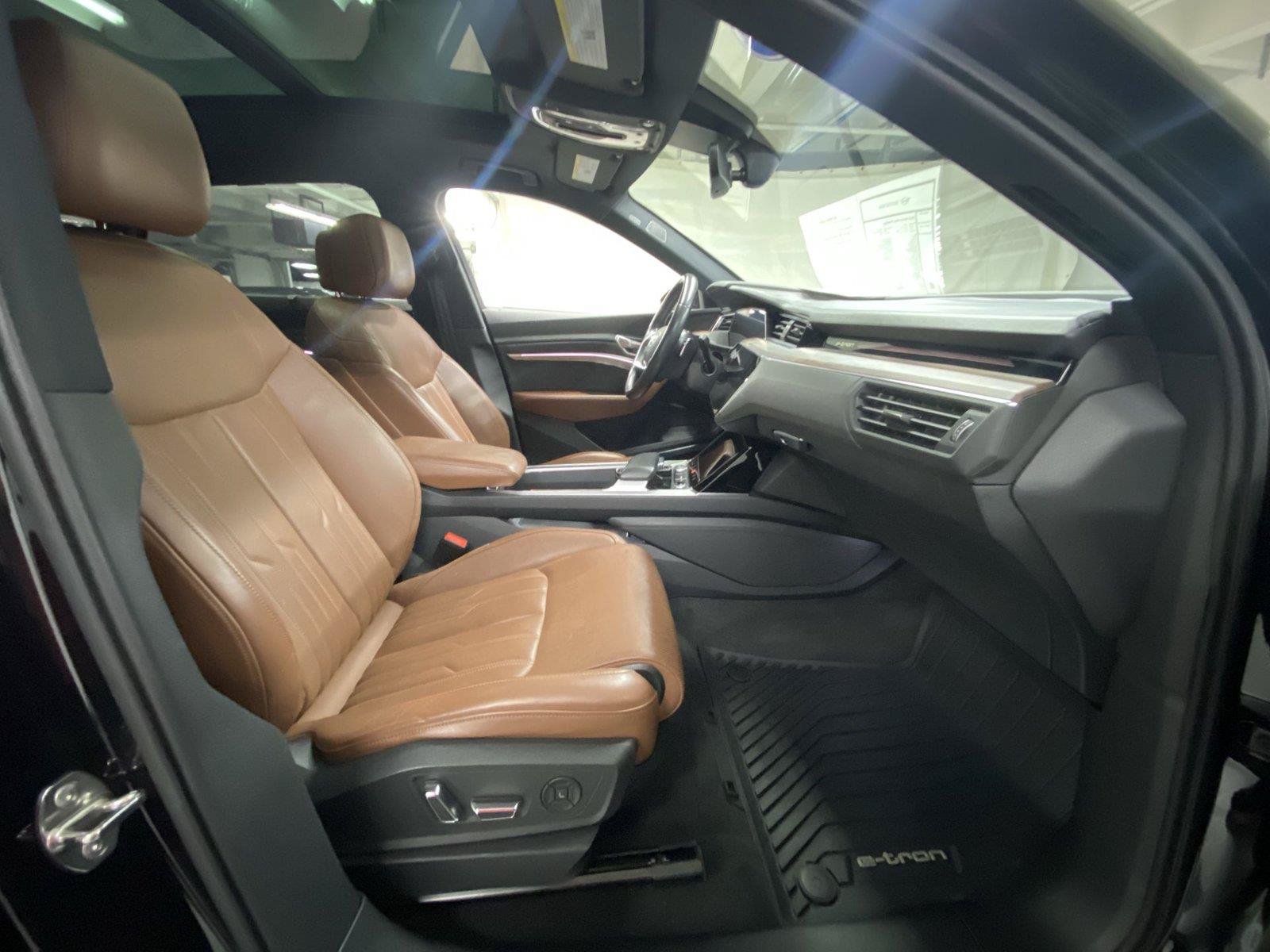Used 2019 Audi e-tron Prestige w/ Prestige Package AWD/4WD image 30
