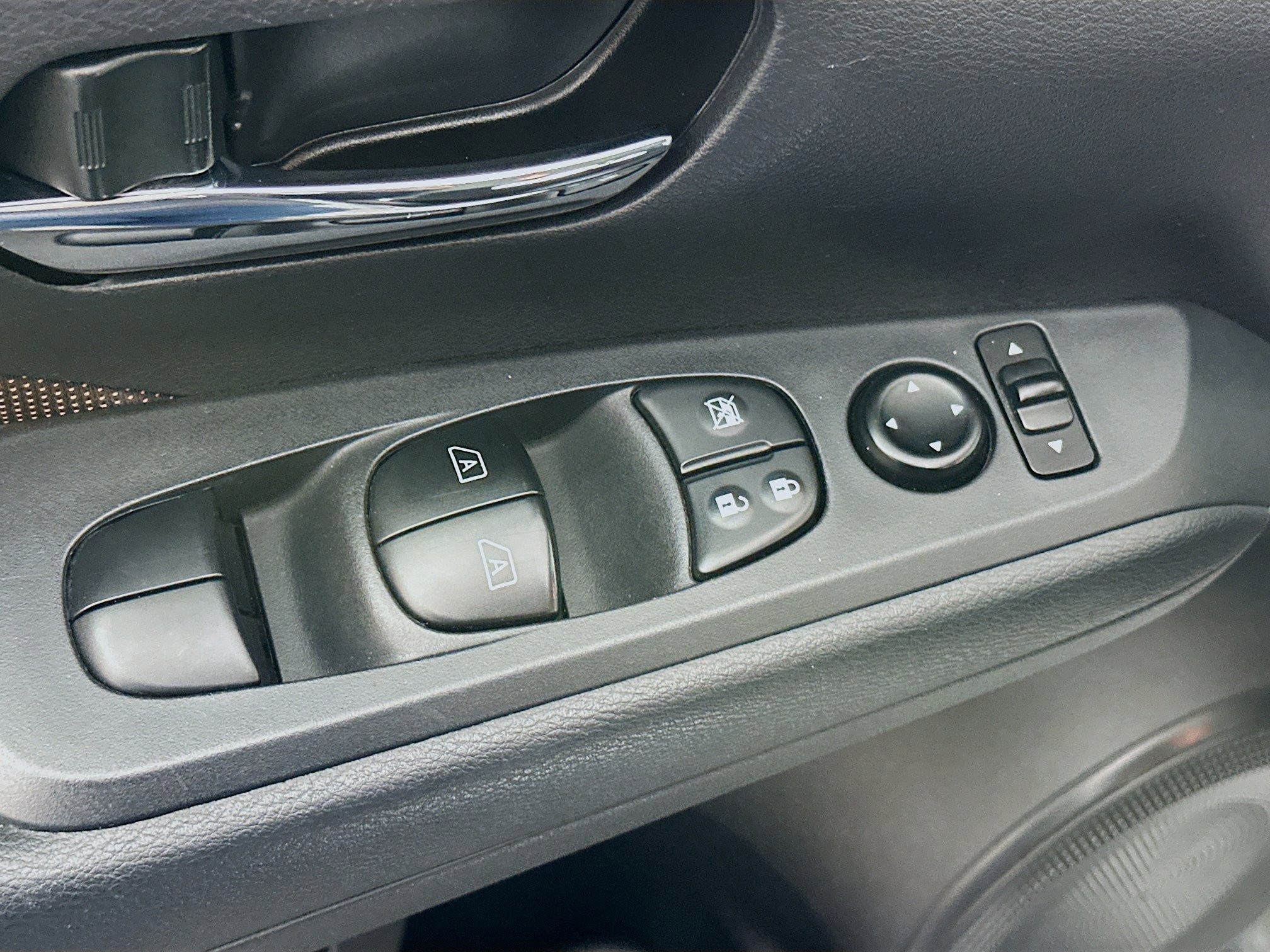 Used 2024 Nissan Kicks SR image 15