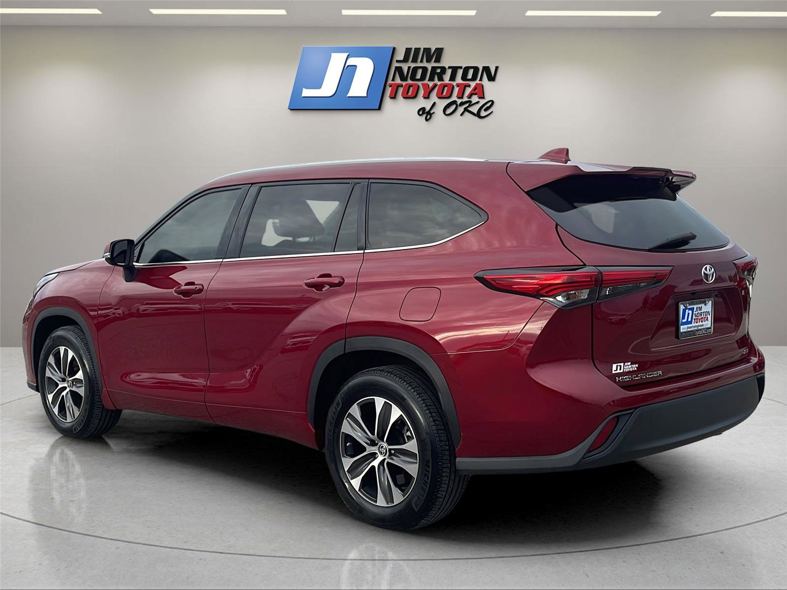 Used 2022 Toyota Highlander XLE image 7