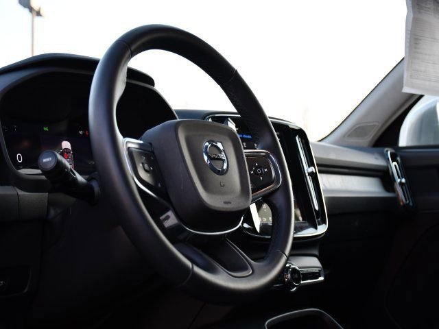 Certified 2025 Volvo XC40 B5 Core AWD/4WD image 10