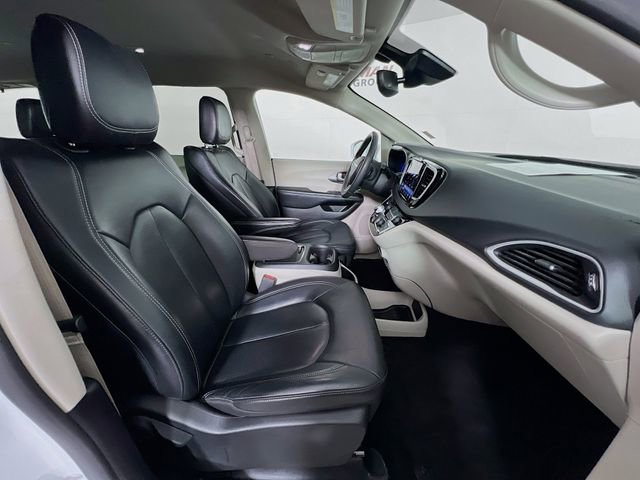 Used 2022 Chrysler Pacifica Touring-L image 40