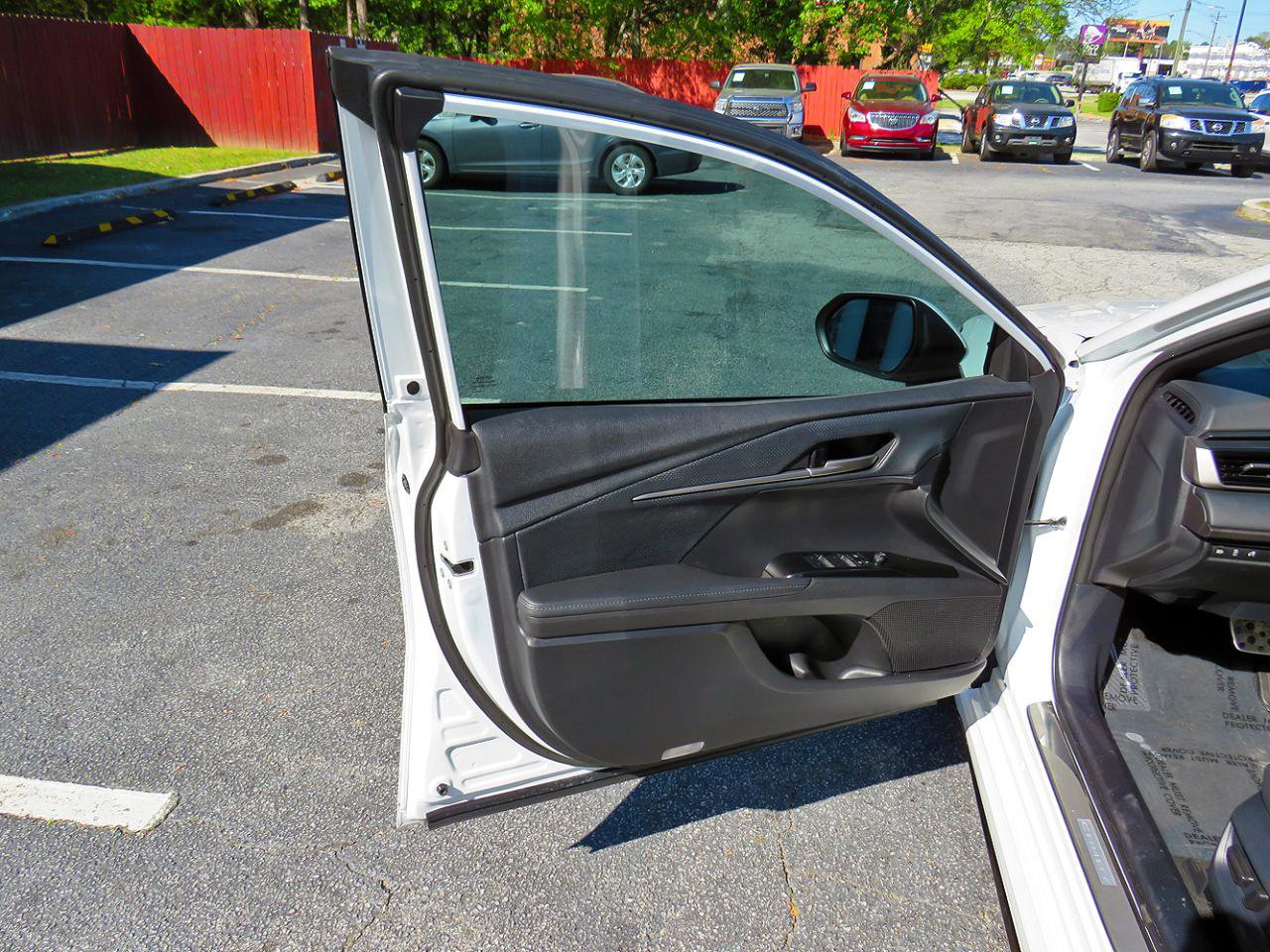 Used 2025 Toyota Camry LE image 13