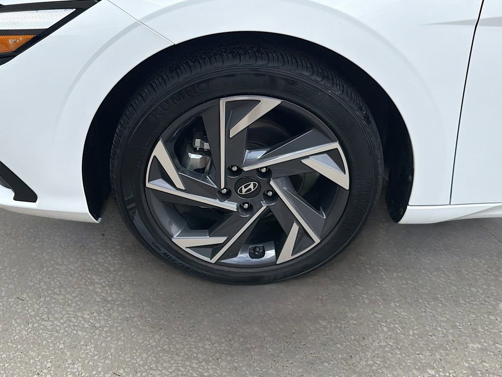 Used 2025 Hyundai Elantra Sport FWD image 38