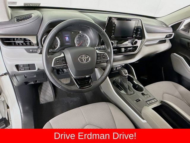 Used 2020 Toyota Highlander LE image 7