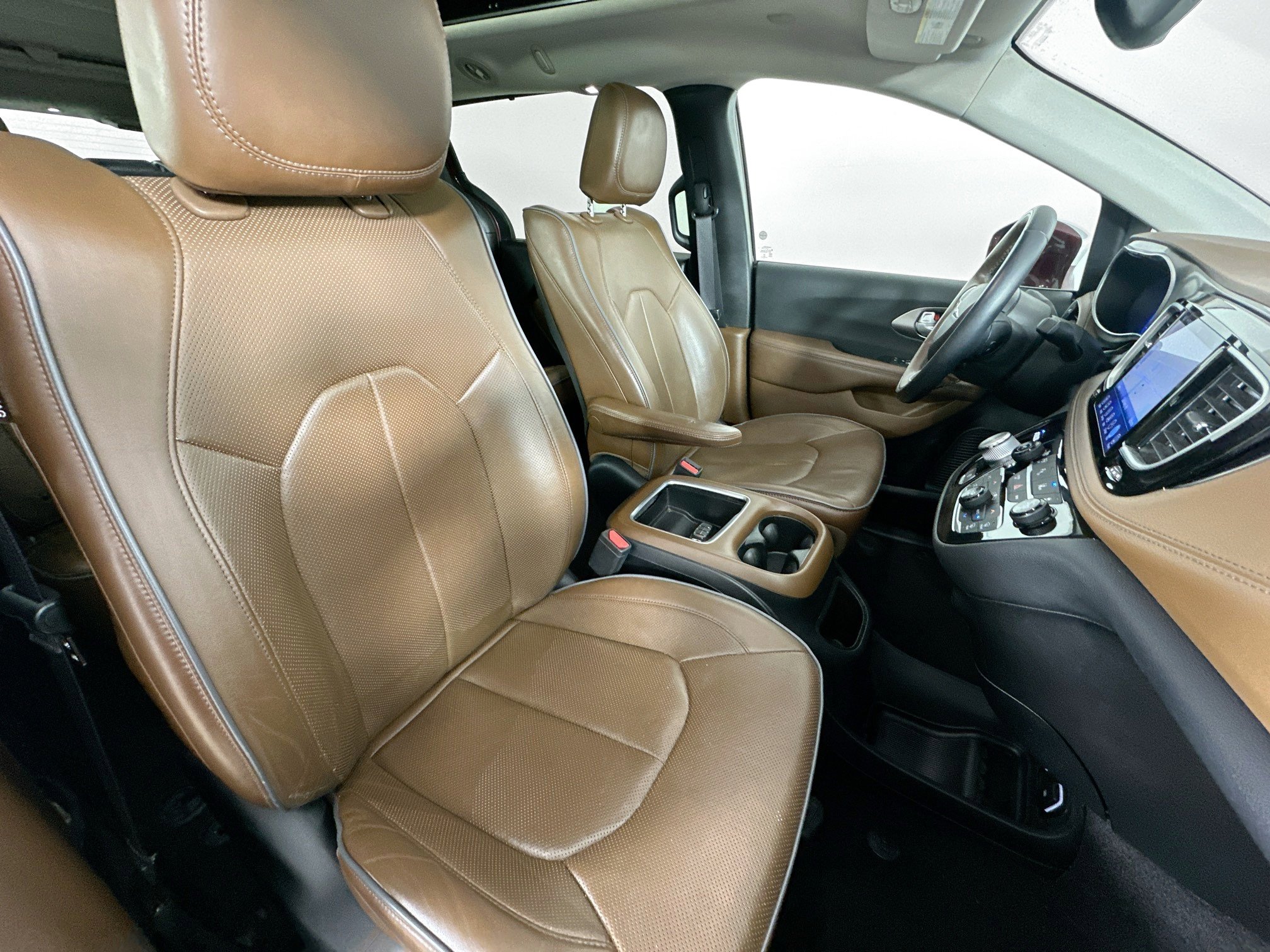 Used 2017 Chrysler Pacifica Limited FWD image 38