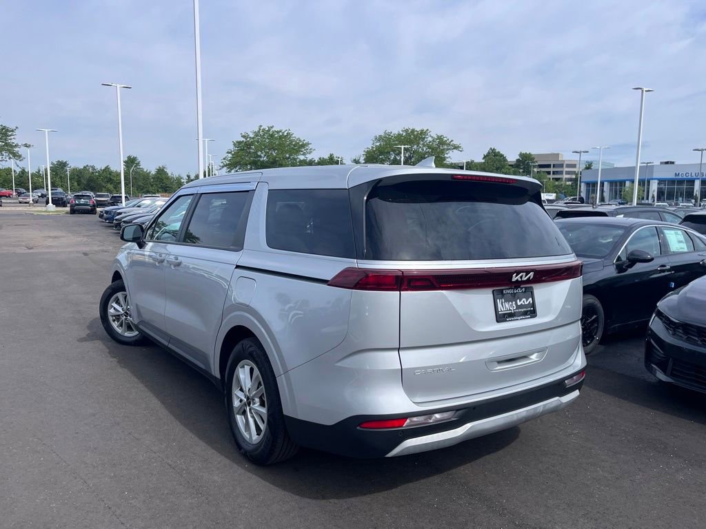 Used 2023 Kia Carnival LX FWD image 6
