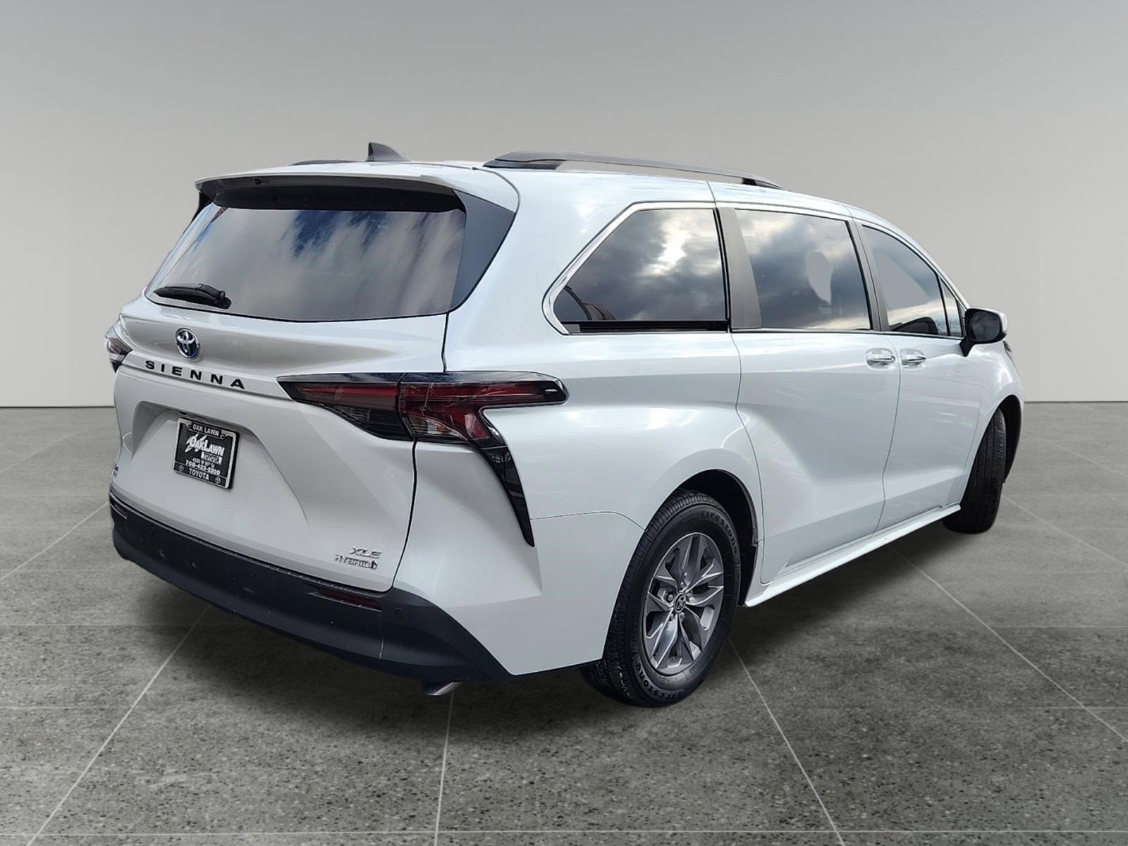 Certified 2023 Toyota Sienna XLE image 7