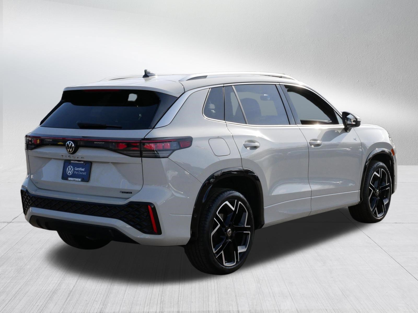 Certified 2025 Volkswagen Tiguan SEL R-Line image 7