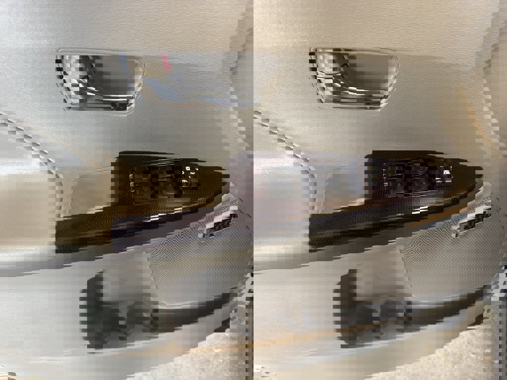 Used 2010 Toyota Venza image 9