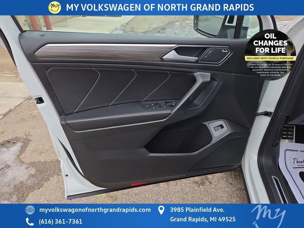 Used 2022 Volkswagen Tiguan SEL R-Line image 11