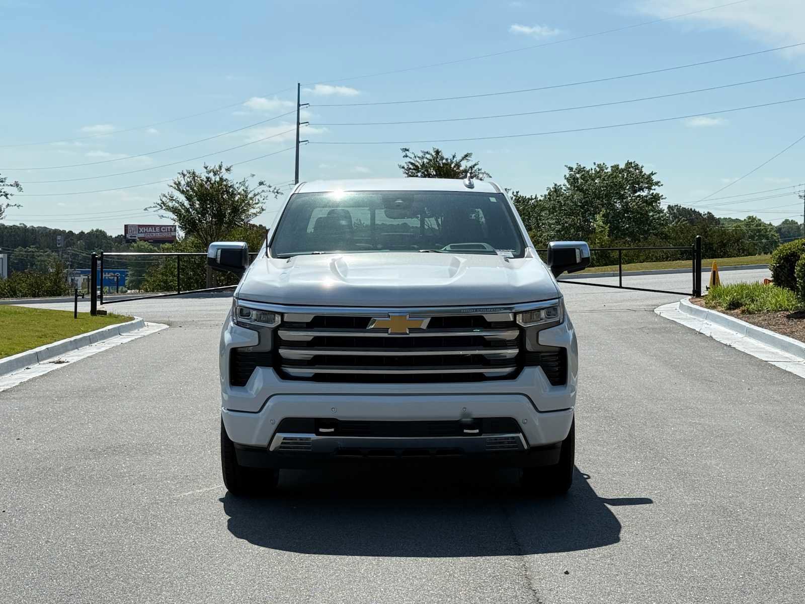 Used 2023 Chevrolet Silverado 1500 High Country w/ Technology Package AWD/4WD image 8