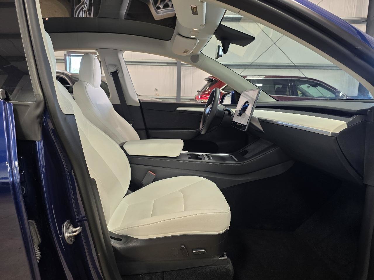 Used 2023 Tesla Model Y Performance AWD/4WD image 23