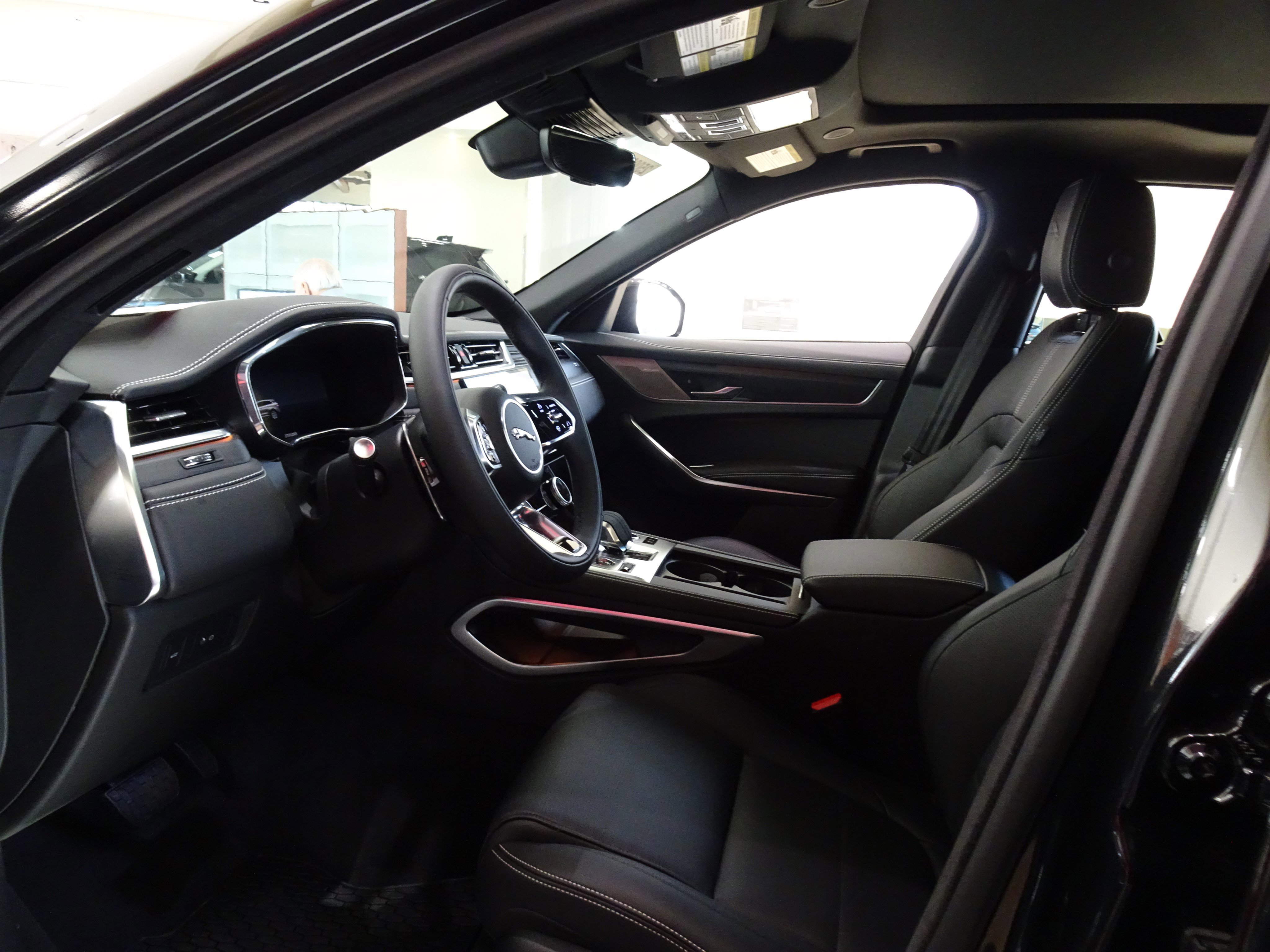 New 2025 Jaguar F-PACE R-Dynamic S image 14